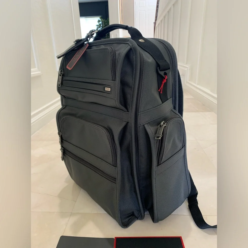 Tumi alpha brief